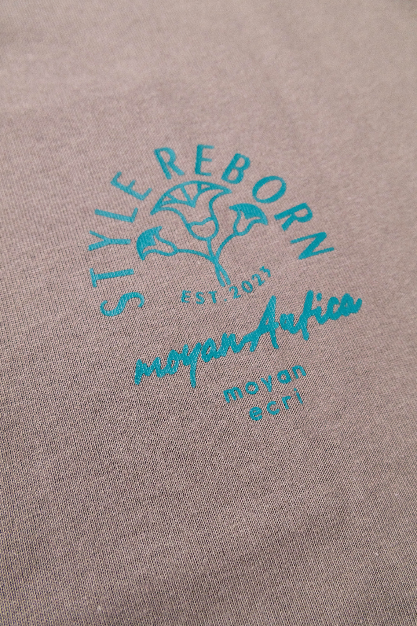 【moyan ecri× StyleReborn】パッチ刺繍 T-Shirt Cross Charcoal