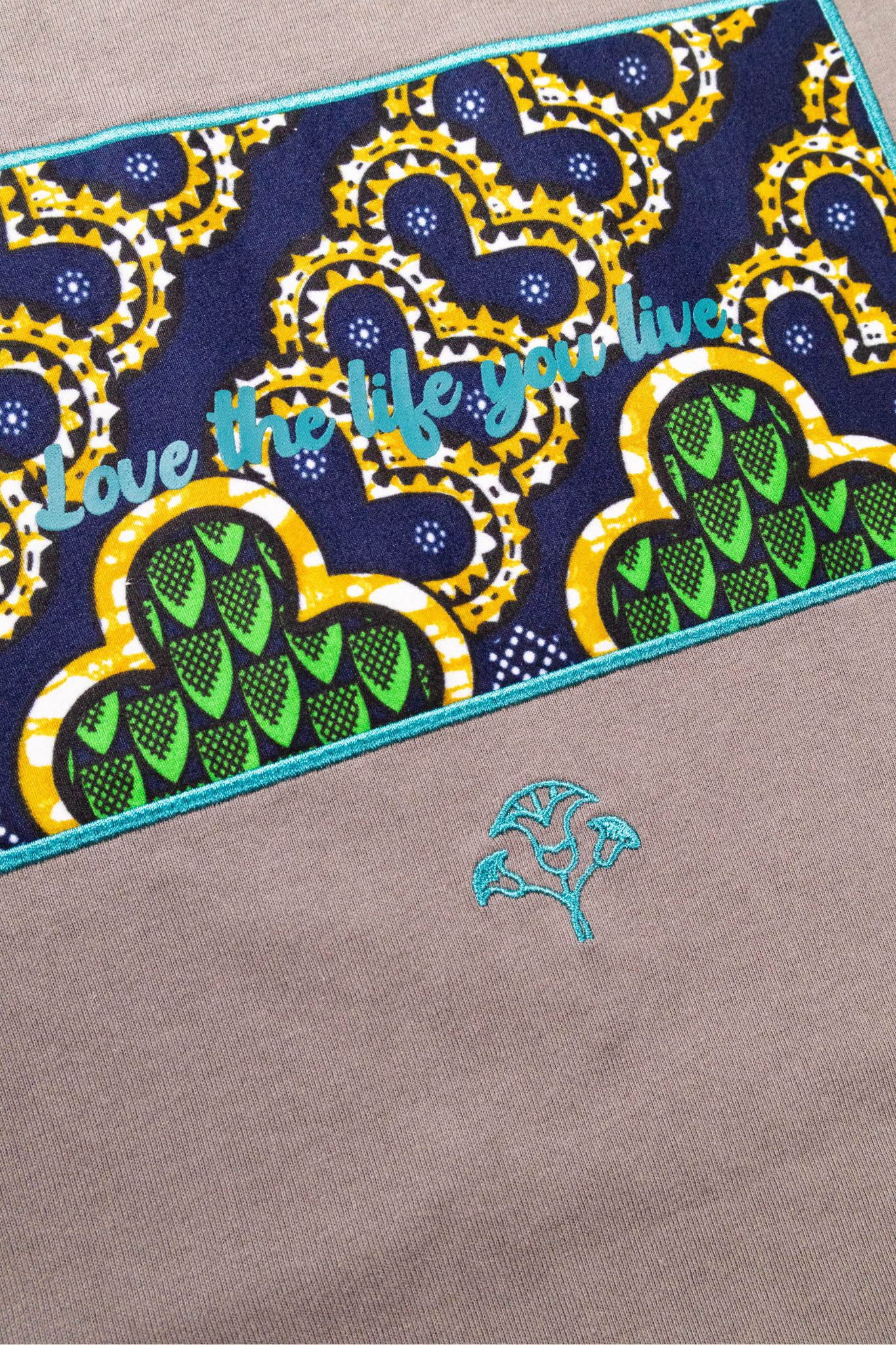 【moyan ecri× StyleReborn】パッチ刺繍 T-Shirt Cross Charcoal