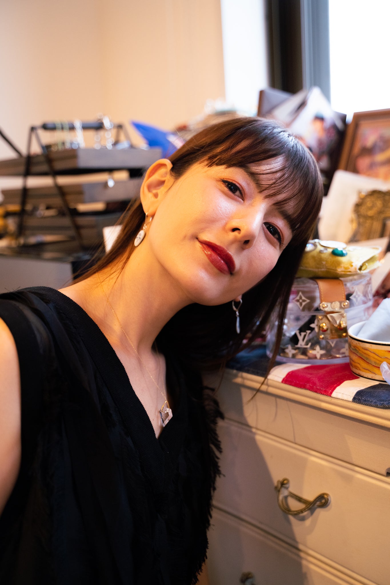 【nanan bijouxxx×StyleReborn】Symbol On Shell Earring Black