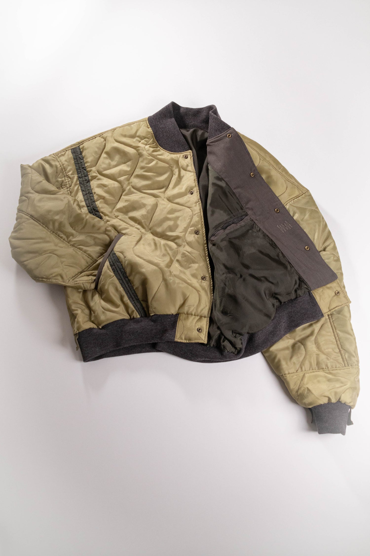 【REMAKEBYK×StyleReborn】Remake Quilting Stadium Jumper Khaki